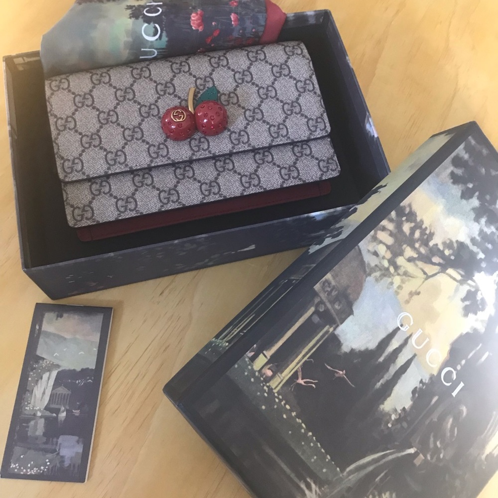 Gucci GG Supreme cherry mini bag